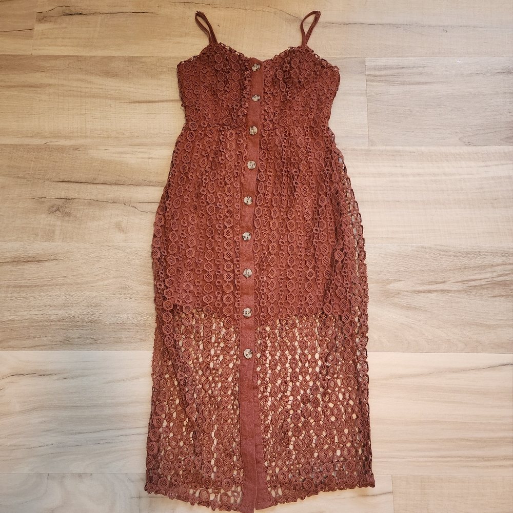 Chic Lace Midi Dress in Rich Brown